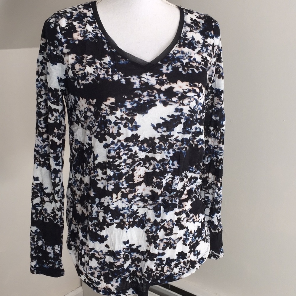 Simply Vera Blouse